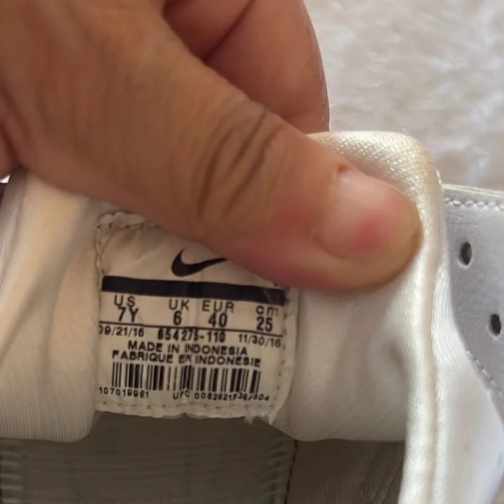 Gently Loved Nike White 2016 Huarache Sneaker **No laces or Inserts **